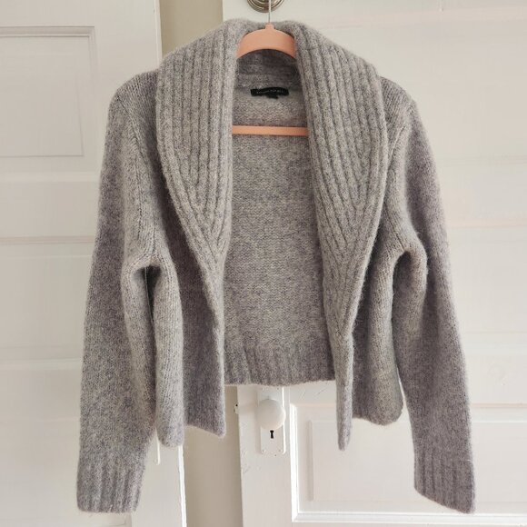 Beautiful Banana Republic Sweater - Picture 1 of 5